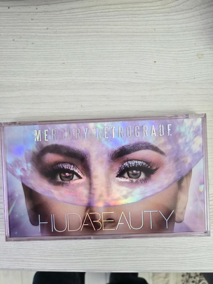 Тени HUDABEAUTY
