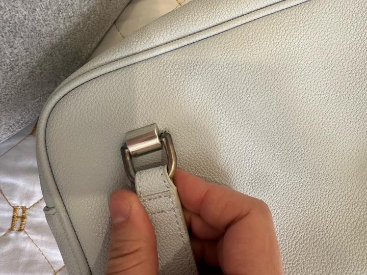 серая сумка charles and keith