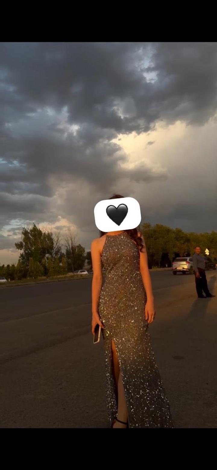 Серебристое платье