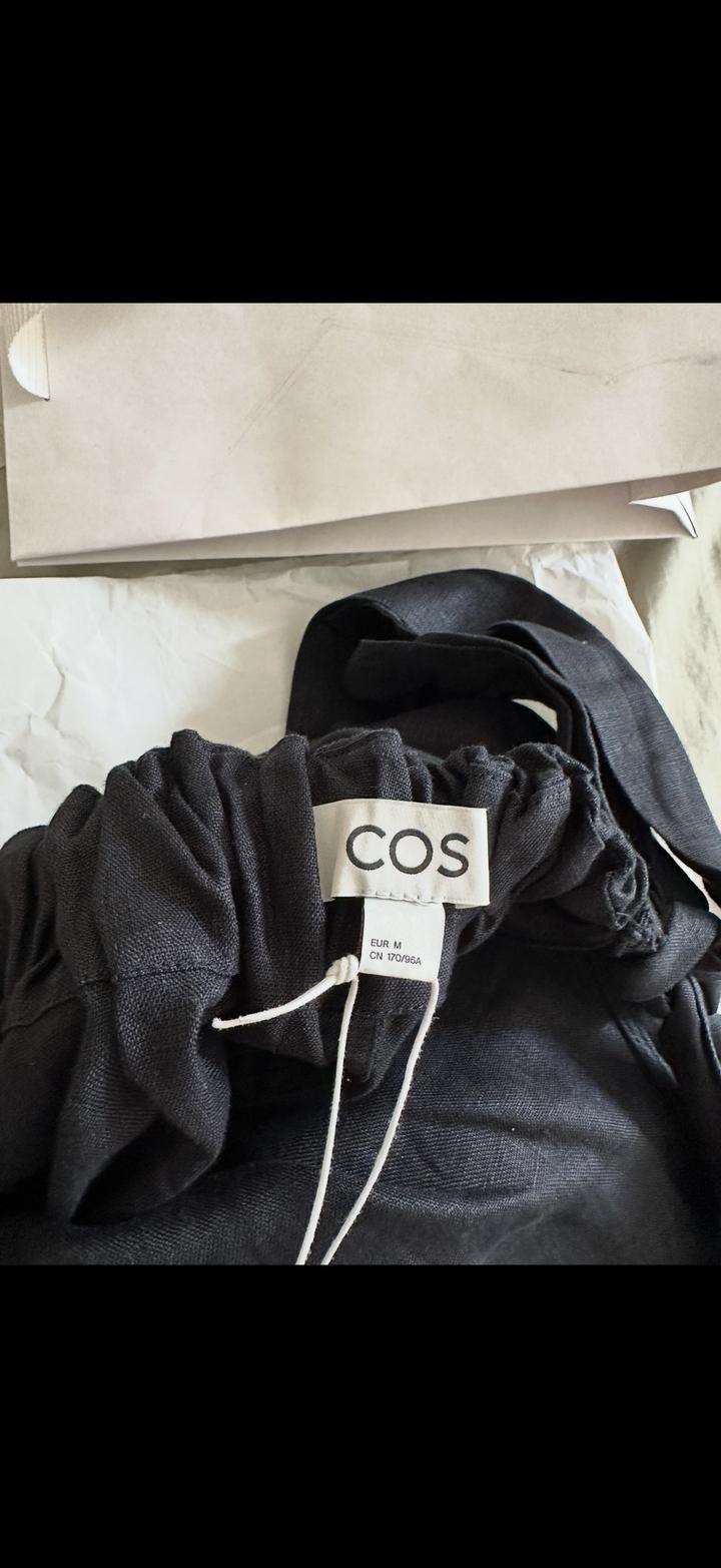 Платье бренда COS