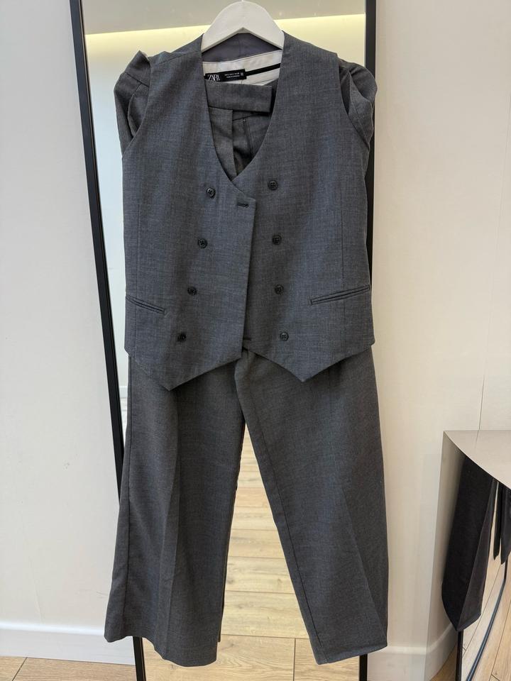 Комплект из жилетки no name и брюк Zara