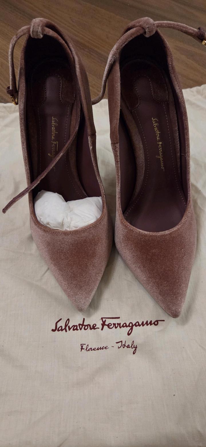 Новые туфли розовый бархат Salvatore Ferragamo Tivol