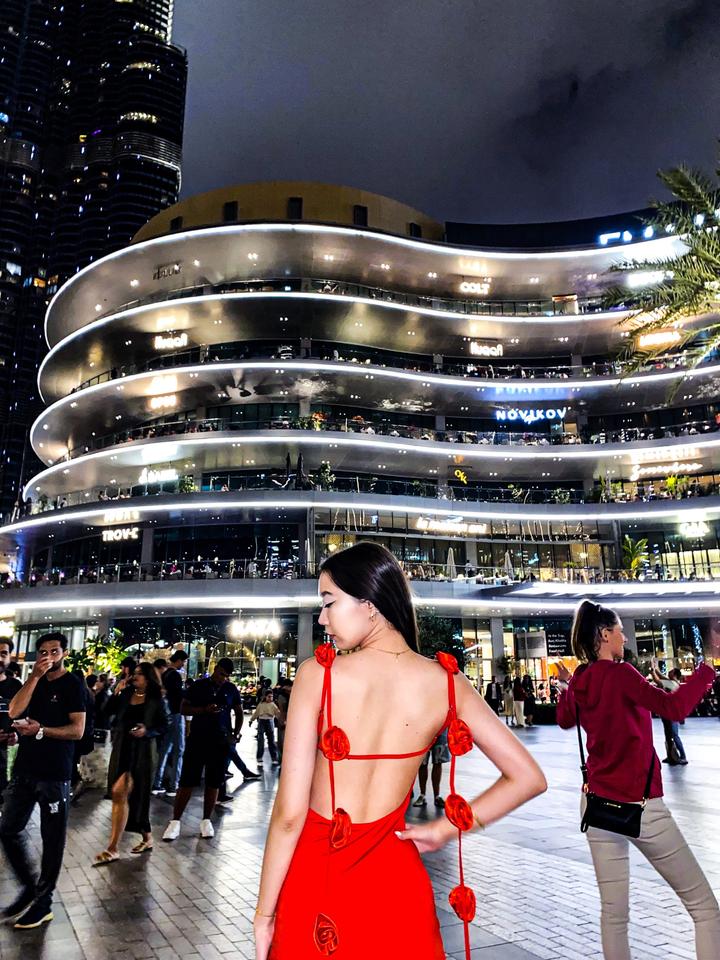 Красное платье