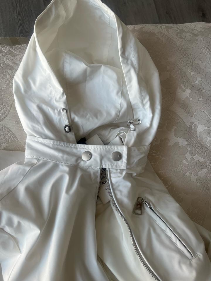 Белый тренч