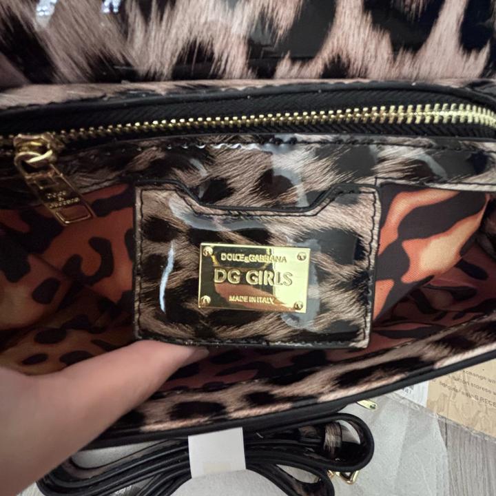Мини-сумка от Dolce & Gabbana в лаковой коричневой коже