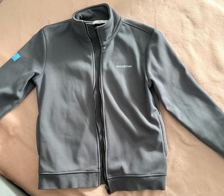 Кофта спортивная