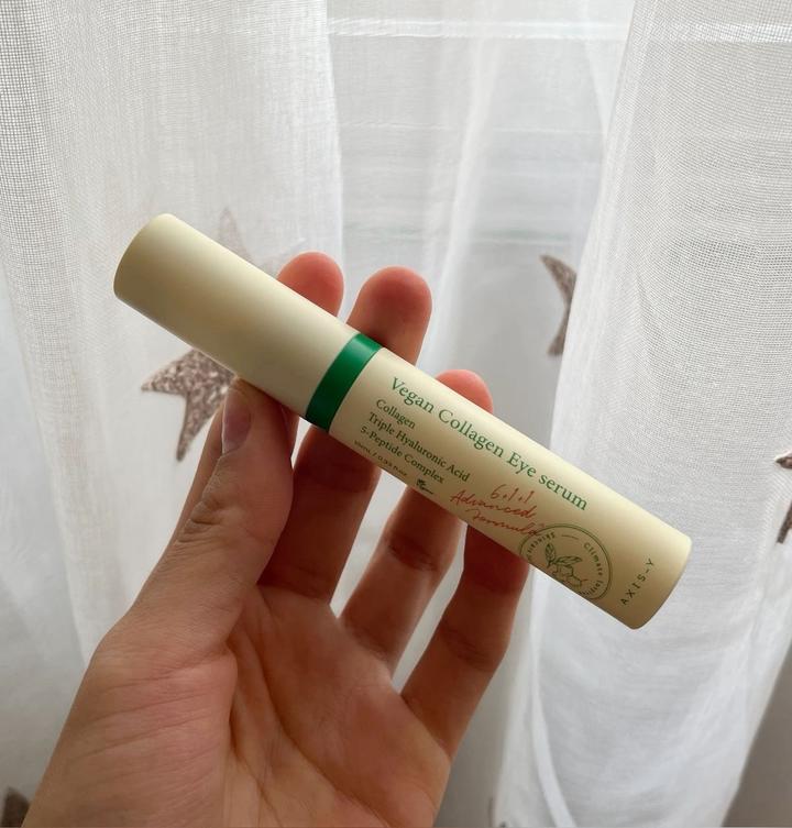 AXIS-Y Vegan Collagen Eye Serum — это легкая сыворотка для области вокруг глаз