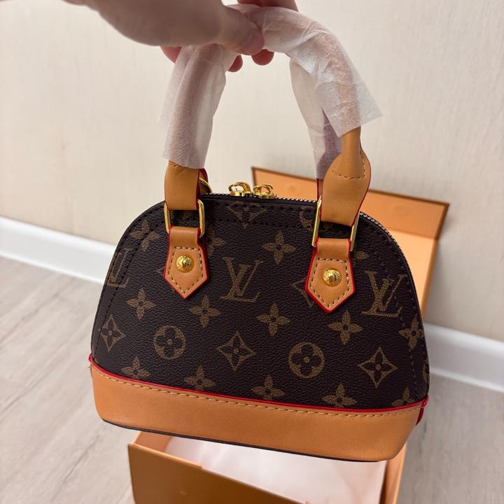 Сумка от бренда Louis Vuitton Alma