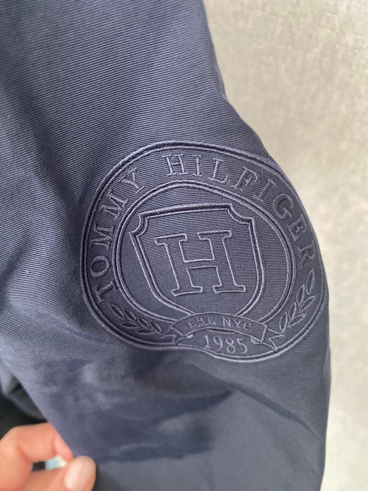 Ветровка Tommy Hilfiger, новая с этикеткой. Размер М.
