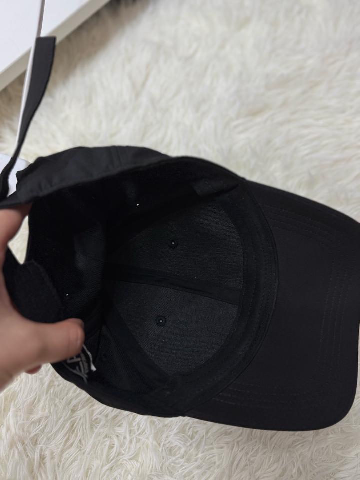 Кепка от Armani