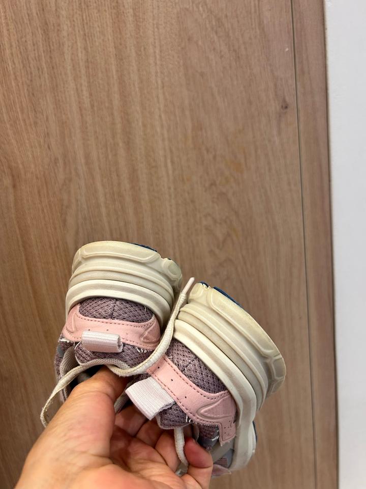 Кроссовки Zara