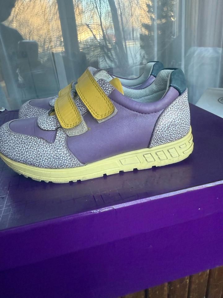 Кожаные кроссовки