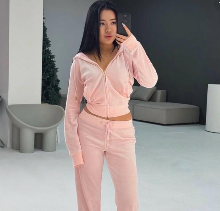 розовый спортивный костюм Под Juicy Couture