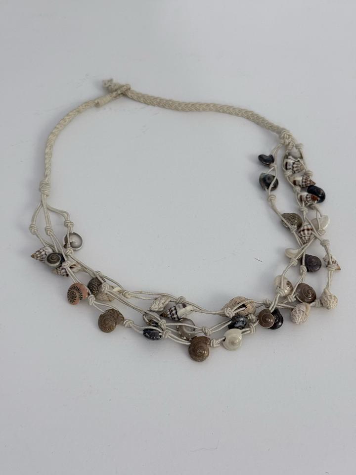 Бусы с ракушками