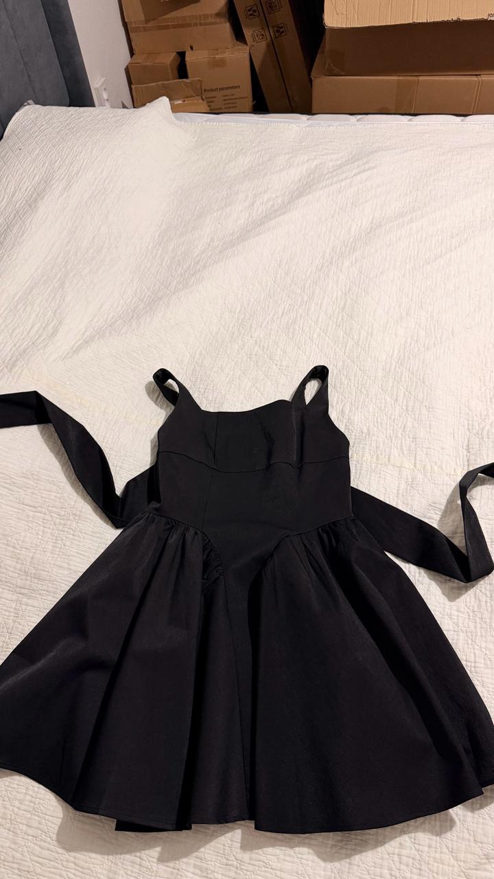 Идеальное маленькое черное платье !