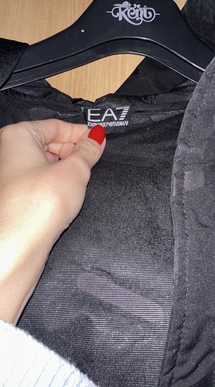 Черная куртка Emporio Armani