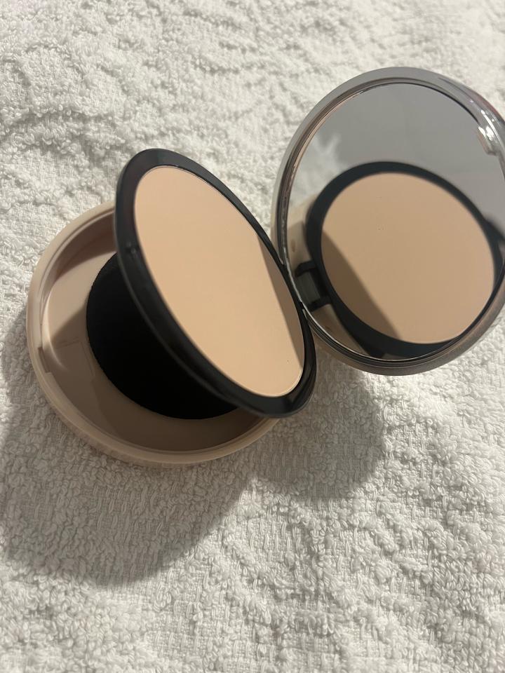 Пудровая тональная основа Pupa Milano Extreme Matt в оттенке 020(Light Beige)