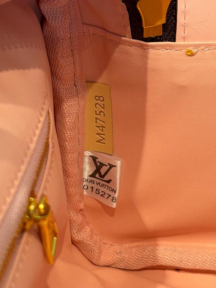 косметичка lv