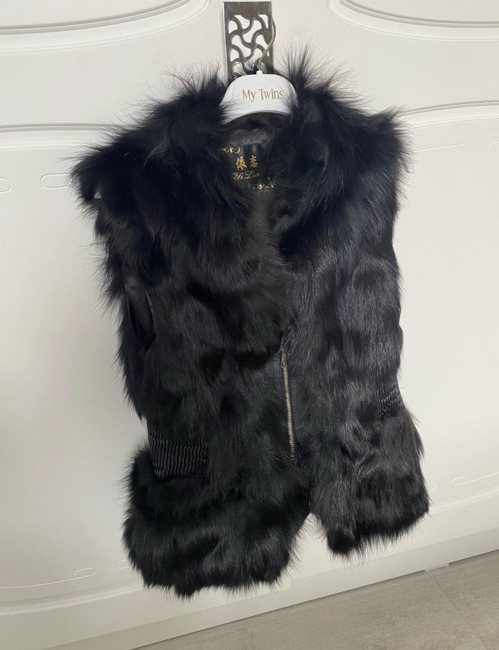 Меховая жилетка