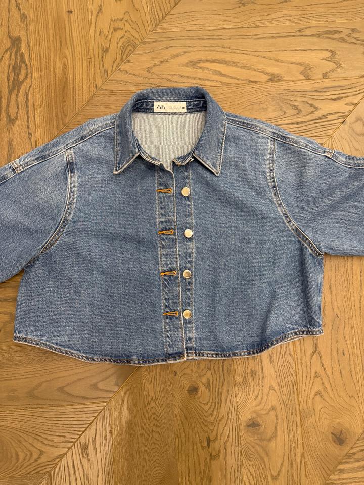 Укороченная рубашка из денима от Zara