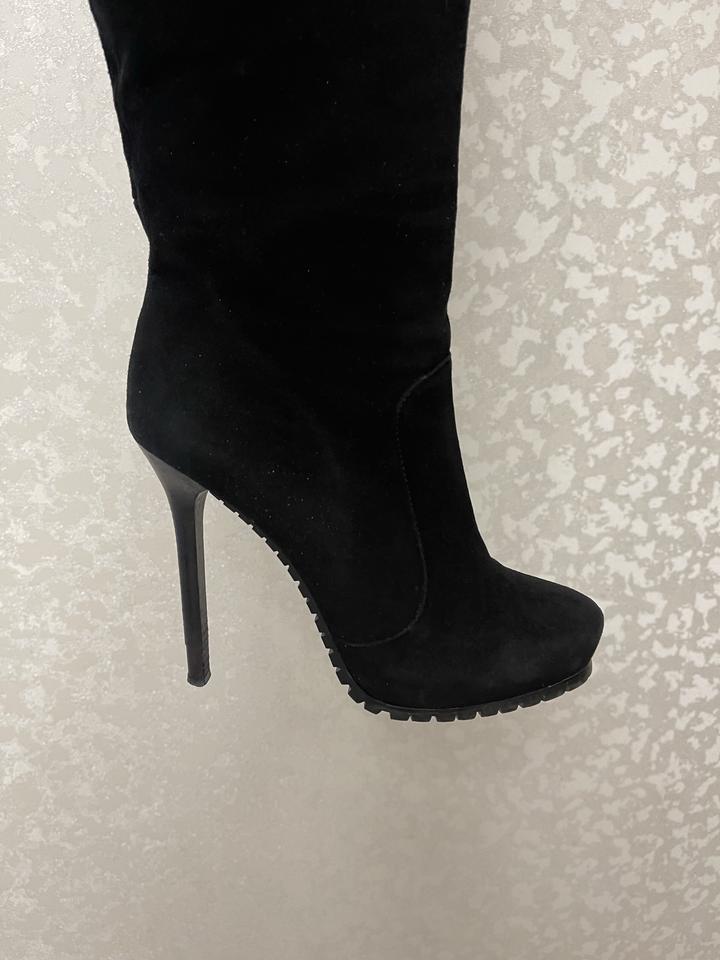 продам ботфорты. натуральная замша. скрытая платформа. высокий каблук