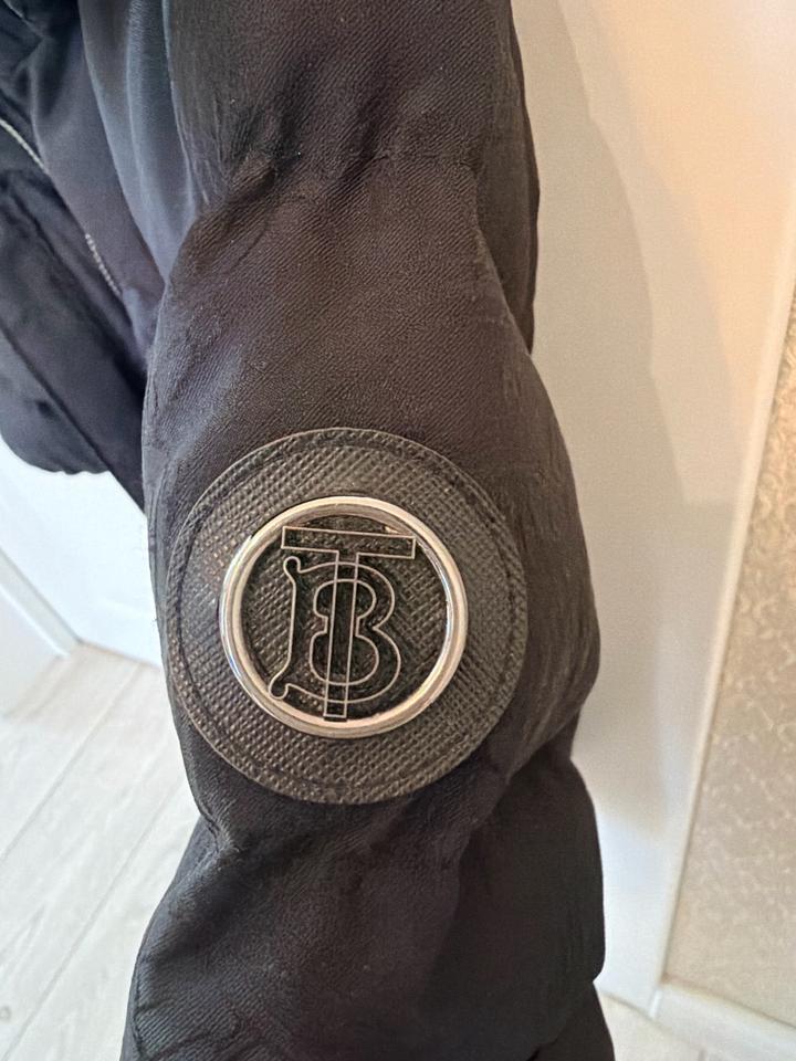 куртка-пуховик с капюшоном, от бренда Burberry