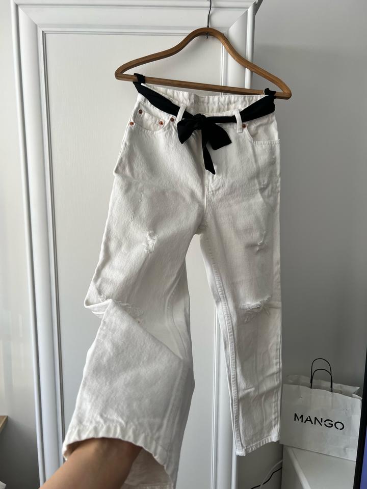 Белые джинсы