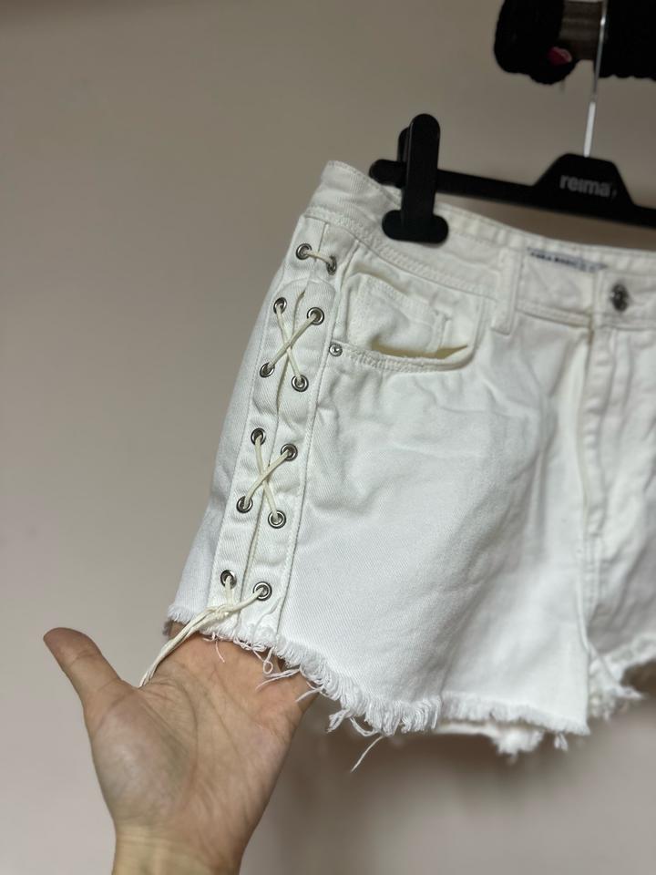 Белые джинсовые шорты Zara