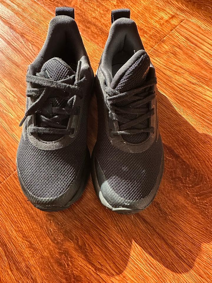 Кроссовки adidas