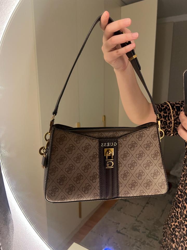 Сумка багет от guess