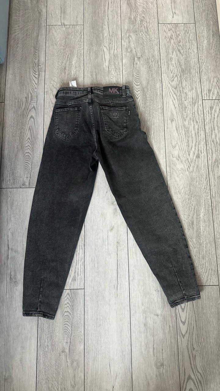 Черные джинсы