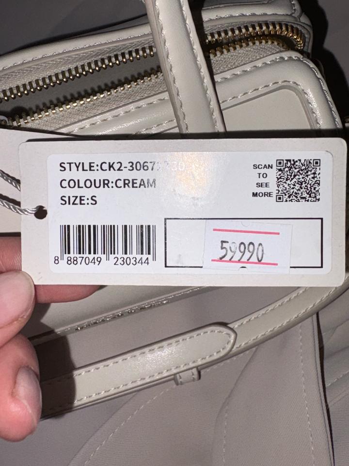 Сумка в размере s от Charles & Keith