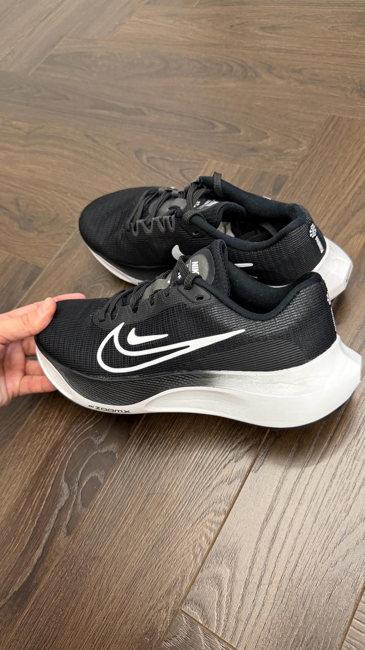 Кроссовки Nike оригинал 37.5 размер