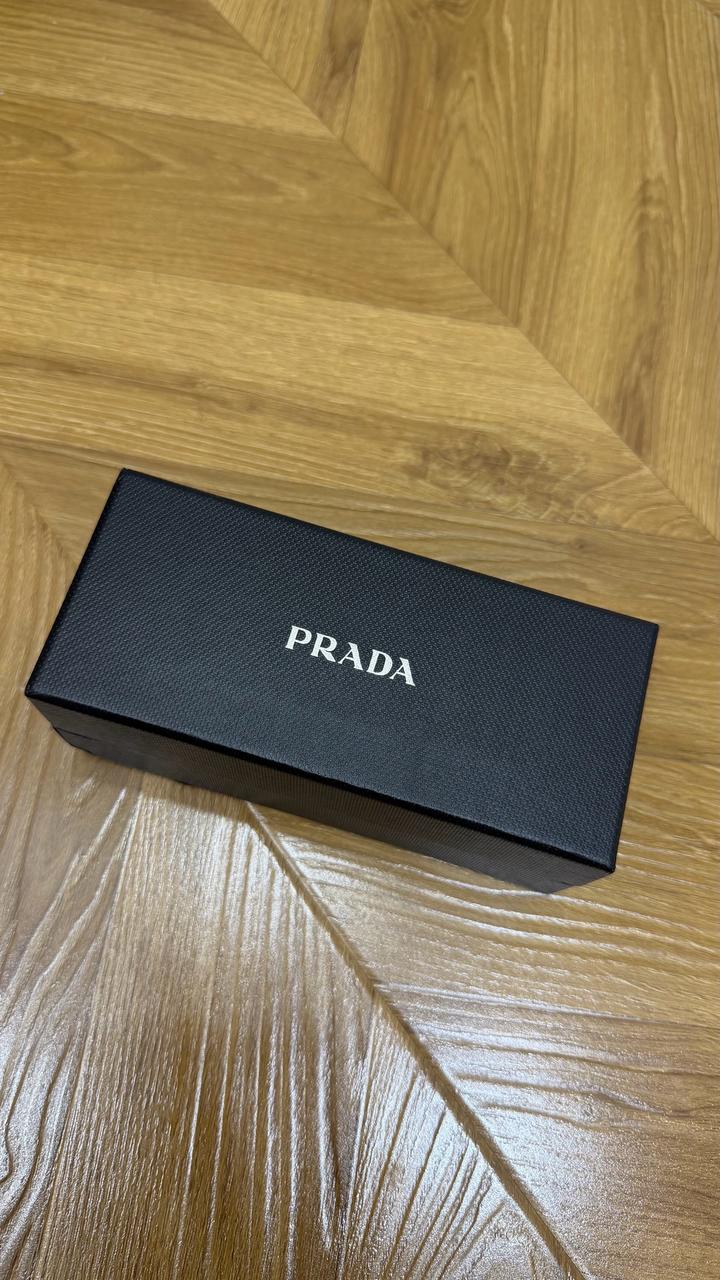 Солнцезащитные очки Prada