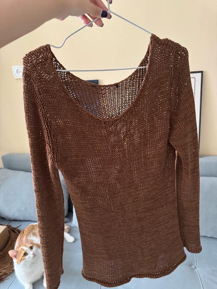 Вязаный свитер