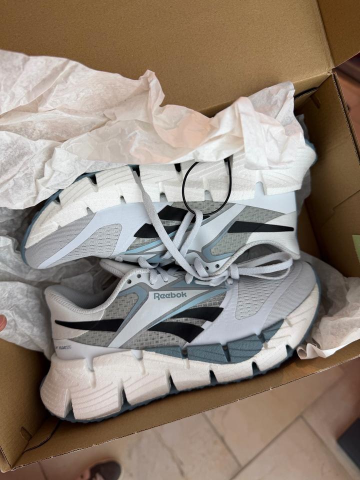 Женские кроссовки Reebok