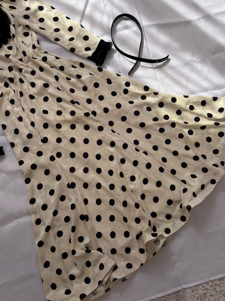 Бежевое платье