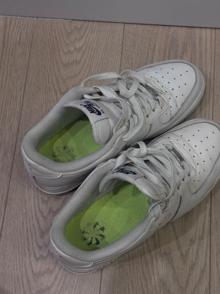 белые кроссовки nike air force 1