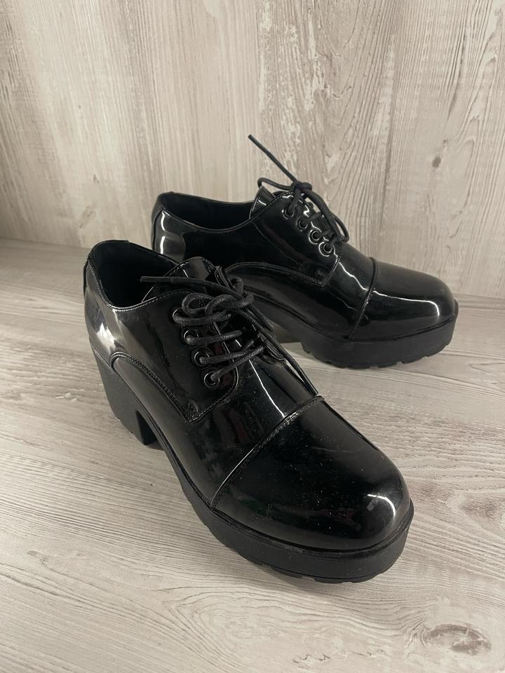 Черные лаковые туфли Cropp