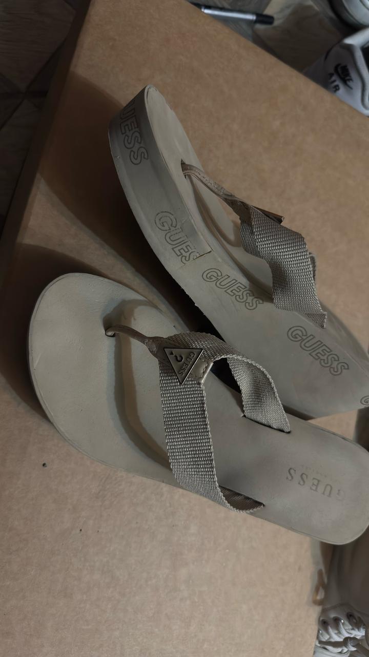 Guess шлепки на платформе