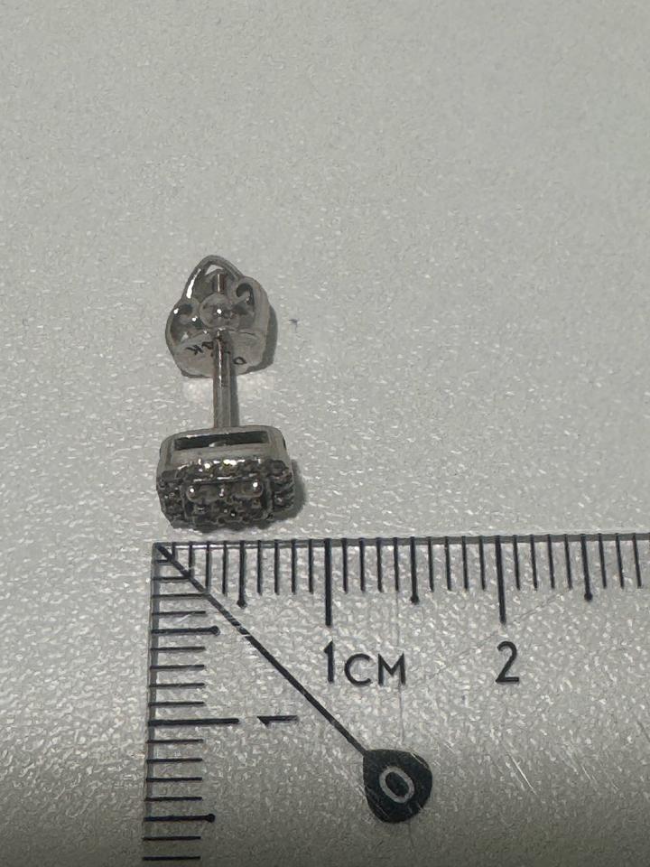 Пусеты из белого золота с бриллиантами