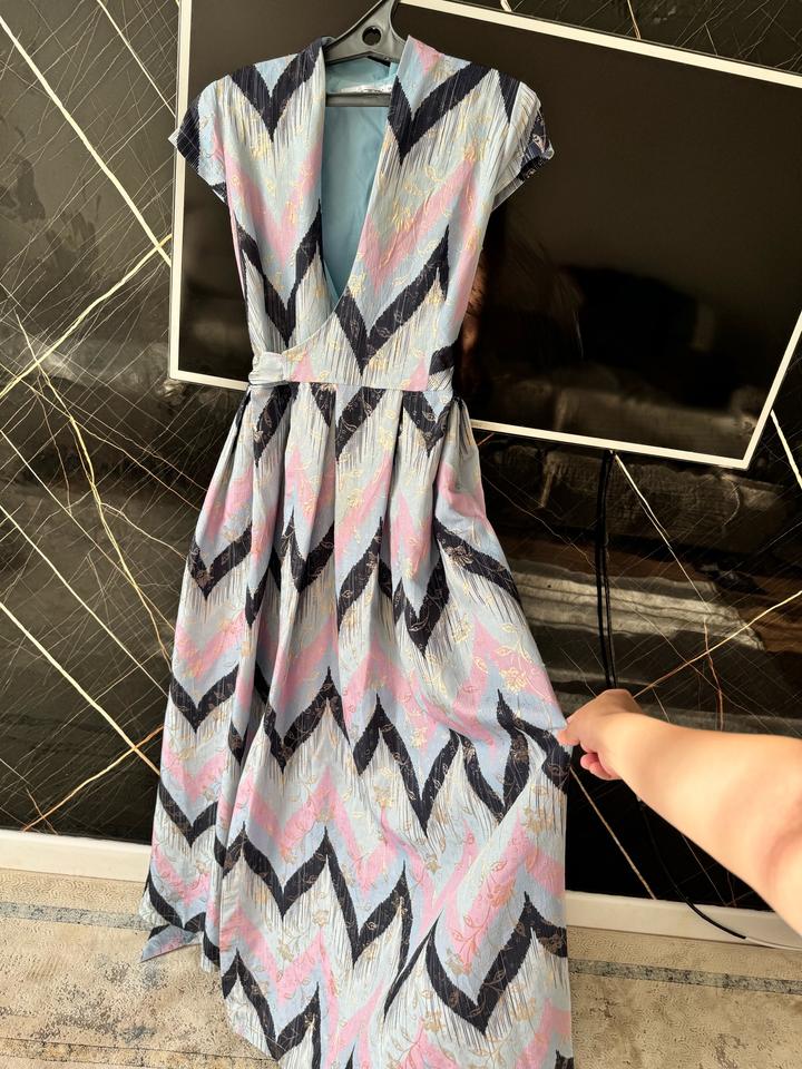 Шикарно платье Бренда Behcetti Italia