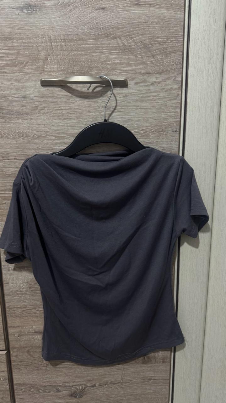 Базовая серая футболка