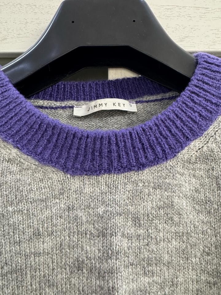 Джемпер с контрастными краями