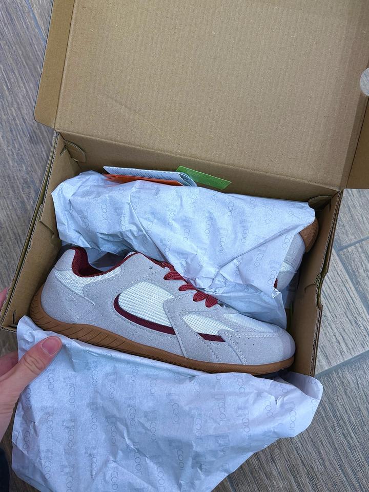 Женские кроссовки