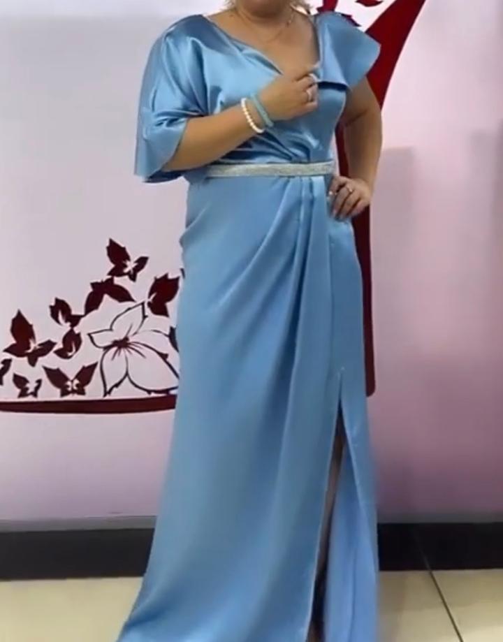 Вечернее платье голубое