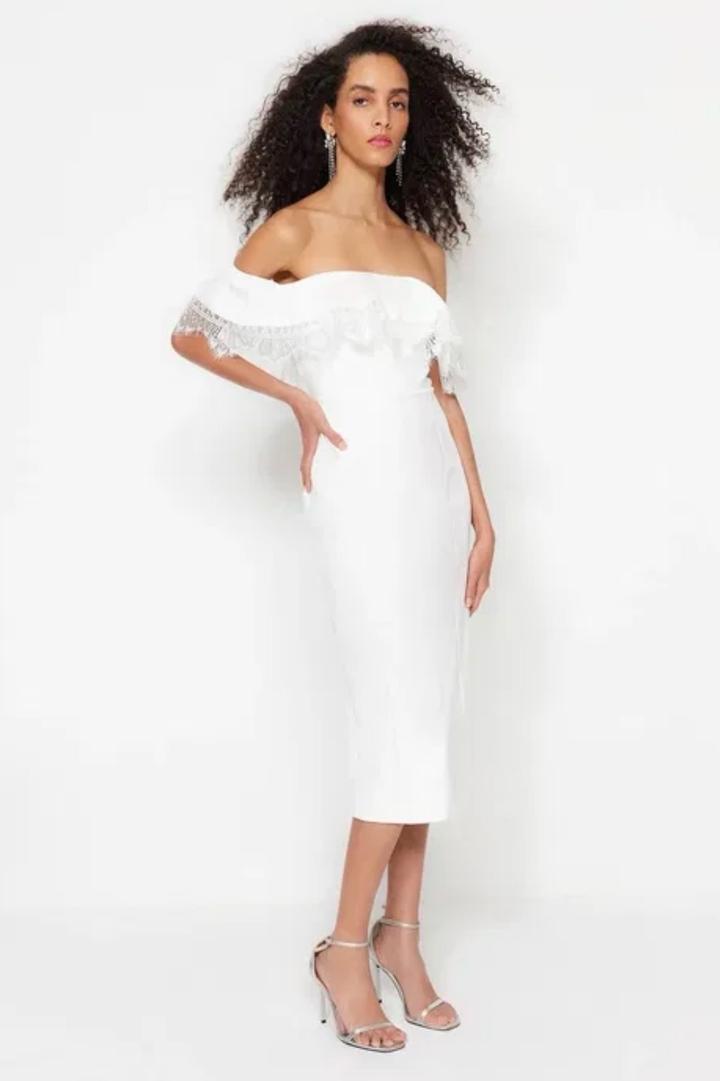 Белое платье