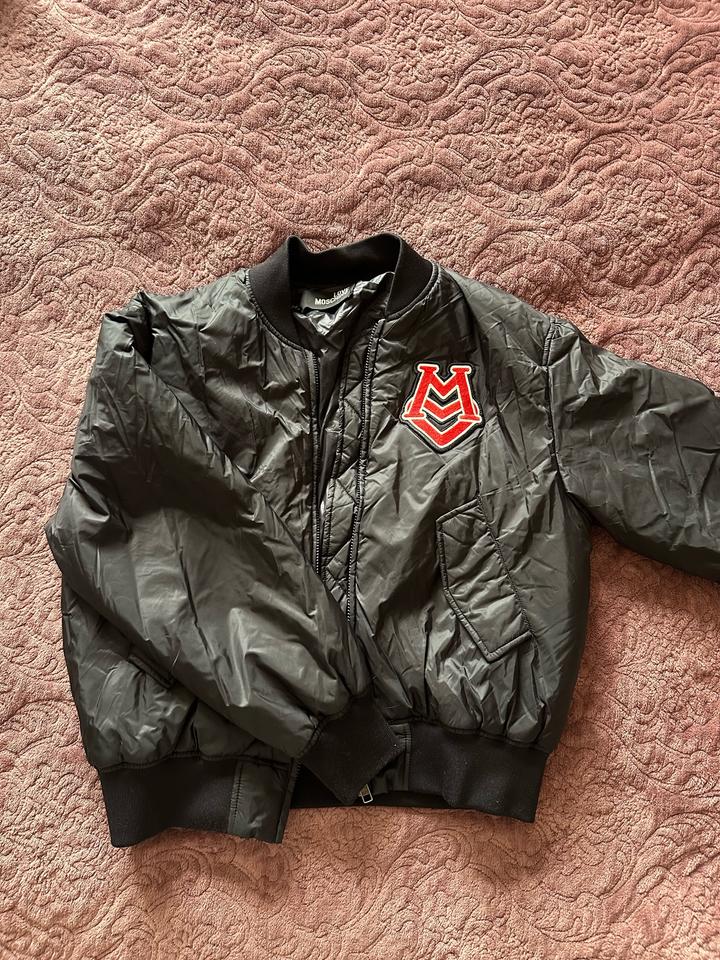 Бомбер Moschino