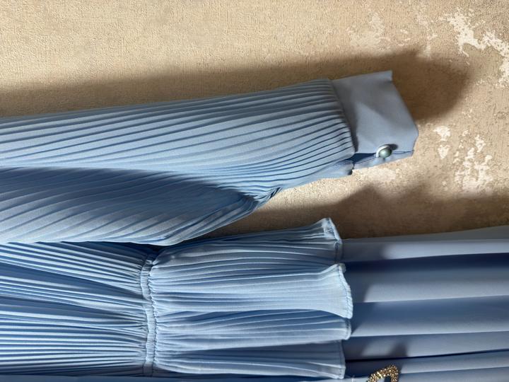 Платье с поясом.