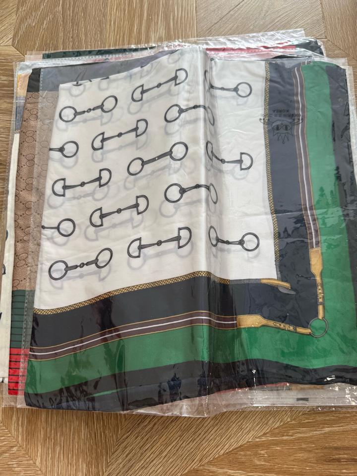 Платок красный 58см на 58см. Разные расцветки